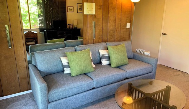 View 1-bedroom apartment. Walking distance to Downtown Edmonds.