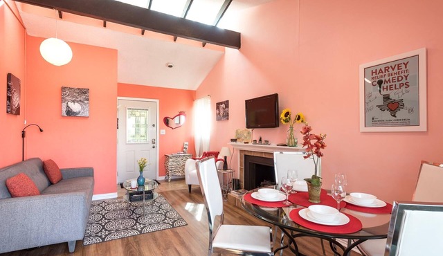 View, 1 King bed & sleeper; .33 mi to Barton Springs/Zilker Park, @2 mi to DT!