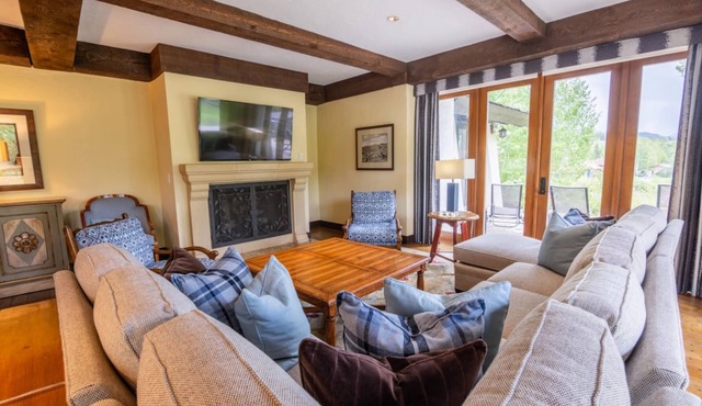 View Cottage w/ Mountain Views & Steps to Shops, Dining, & Outdoor Activities