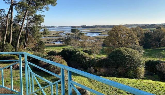 VIEW of the ARM of the SEA, quiet, top location.
