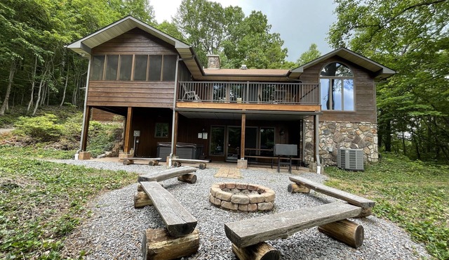 View Paradise of Bluff Mtn, Hot Tub, Firepit, Game Rm, Wi-Fi, 4BDR, 3BTR