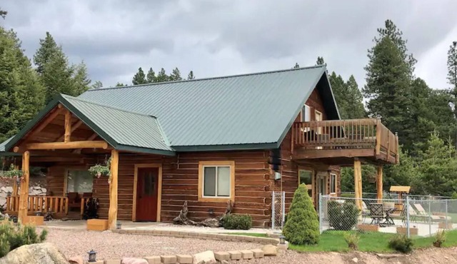 View the Mountains from the hot tub