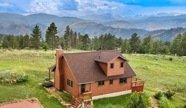 View-worthy wilderness retreat with cozy fireplace