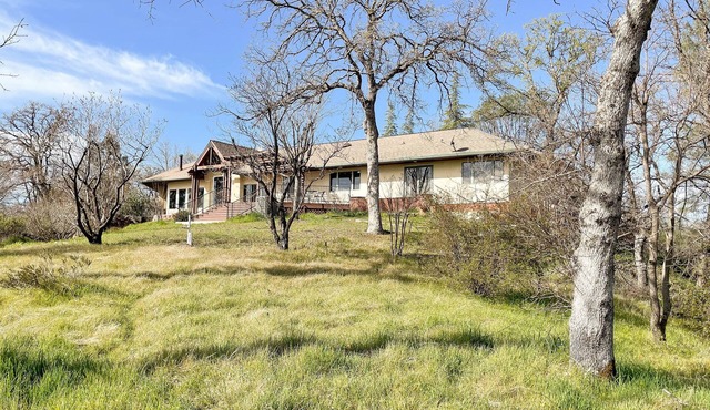 ViewPoint Lodge - Beautiful 22-Acre Palo Cedro Home
