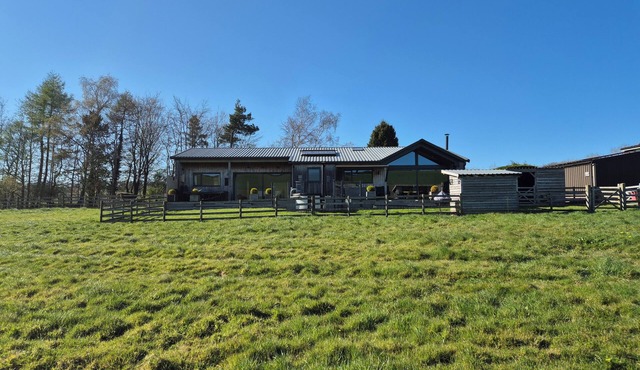 Viewpoint Lodge with Wood-Fired Hot Tub in Much Wenlock - 8 bedrooms available