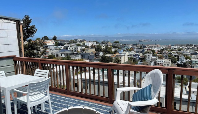 Views! 2-bedroom condo, private deck w/unobstructed Bay Views in San Francisco