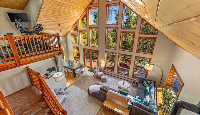 Views! 4k SqFt! Gym! Hot tub! 4 King Suites+BunkRm