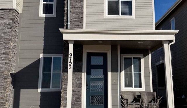 Views and Adventure Awaits - Beautiful Townhome near Denver Int'l Airport