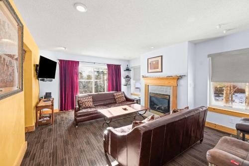 Views and hot tub 3br home