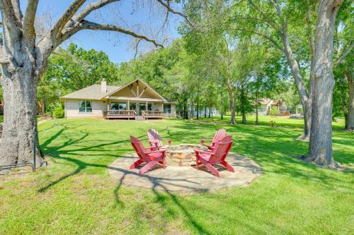 Views and Private Dock Lakefront Eustace House!