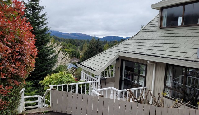 Views and Space for Large Groups - 5 bedrooms, 2 kitchens and 3 bathrooms