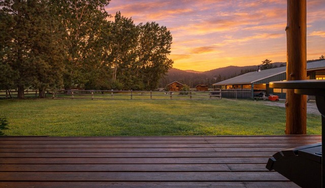 Views | Dogs | Hot Tub | Firepit | BBQ | Family
