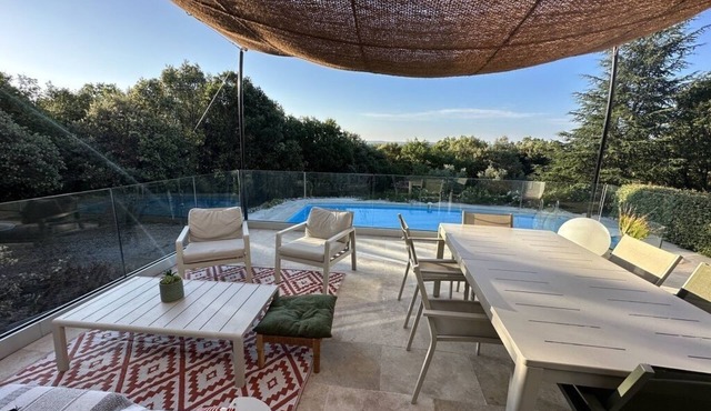 VIEWS-FREE FAMILY HOME ON 4800m2