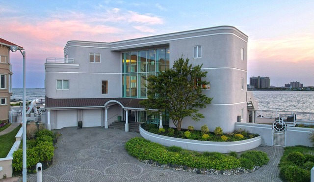 VIEWS FROM EVERY ROOM!