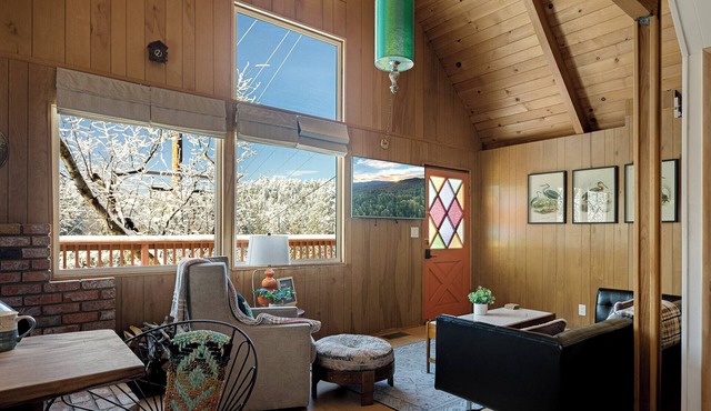 Views, Fully Fenced, BBQ, Spacious Deck