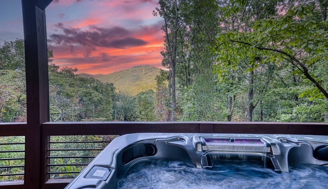 VIEWS! Game Room + Hot Tub + Outdoor Fireplace + 3 Decks