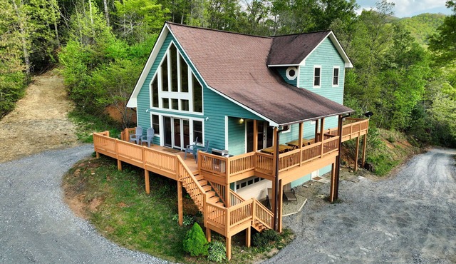 Views, Game room, Hot-Tub, Fire Pit, 10 Beds
