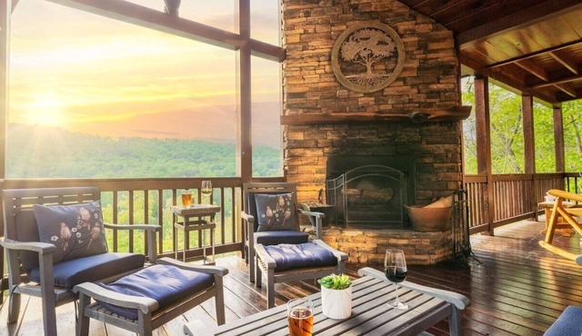 Views | Game Room | Hot Tub | EV Charger | Convenient Location Downtown/Aska