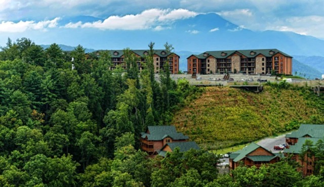 VIEWS! JUNE, JULY & CHRISTMAS! 2 BD-2 BA WATER PARK! MOUNTAIN TOP! PET WELCOME!