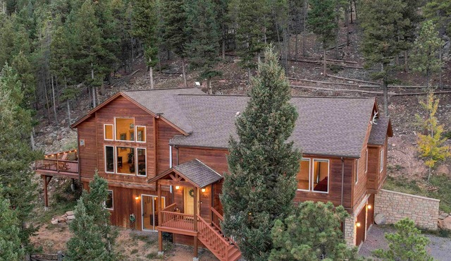 VIEWS! Mountain Cabin w/Saltwater HotTub. Close to SKI Resorts & Red Rocks
