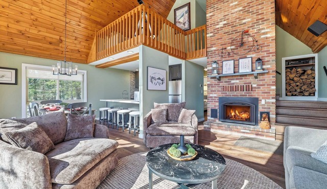 Views of Blue Mountain! Near App Trail, Game Room