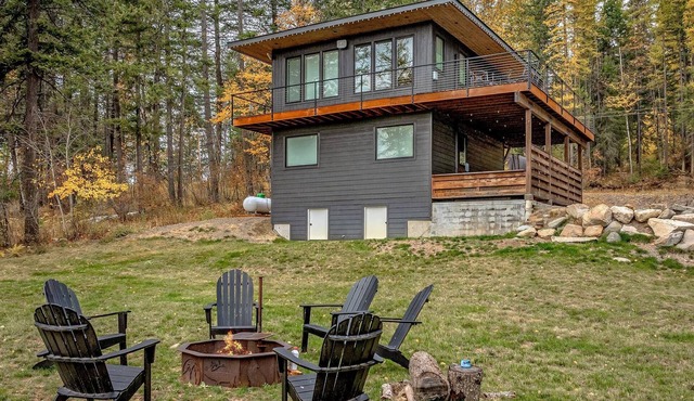Views of Garfield Bay & Monarch Mts. | Hot tub | Dog Friendly