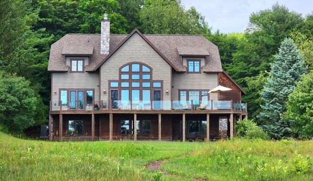 Views of Lake Michigan-sleeps 6-Birchwood Farms Golf & CC!