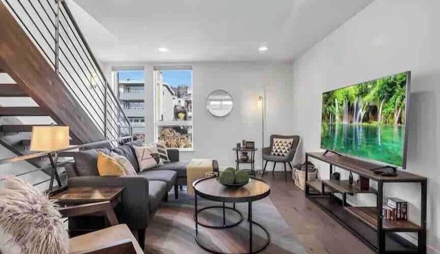 Views of Lake Union and Seattle Skyline