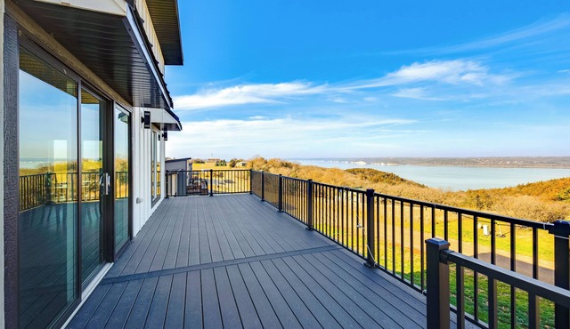 Views of Lewis & Clark Lake - Modern Apt w/Deck