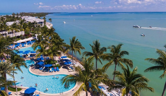 Views of the Bay from Large Screened Porch - Steps to Beach, Pool & Restaurants