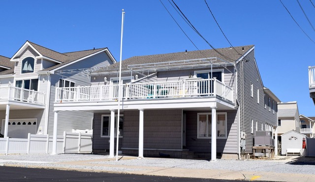 Views of the bay! Pristine Townhouse