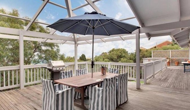 Views on Court - 2 View Court