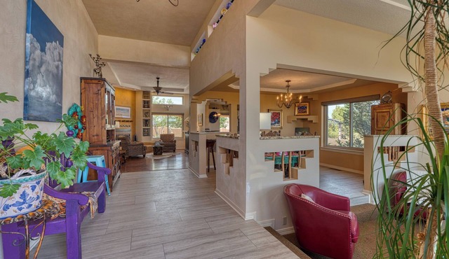 Views, Peace and Quiet in Placitas with hot tub and sauna