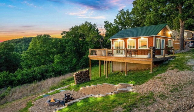 Views! Private Hot tub and Fire Pit! Lux Couple's Retreat