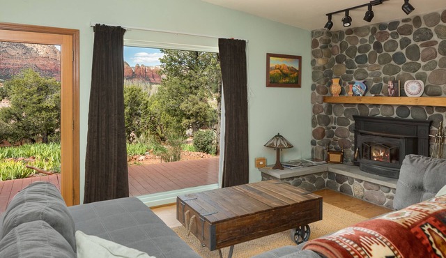☼Views! Private House, Hot Tub, Hiking, Fireplace, Art☼