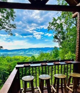 VIEWS - Spring sale! - King Bed - Pets Welcome