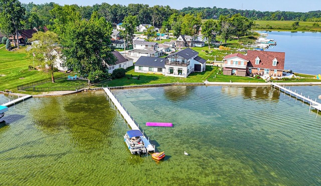 Views, Swimming & Family Fun: Chapman Lake Retreat
