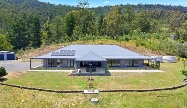 Views to sit back and enjoy.Close to lake mountain