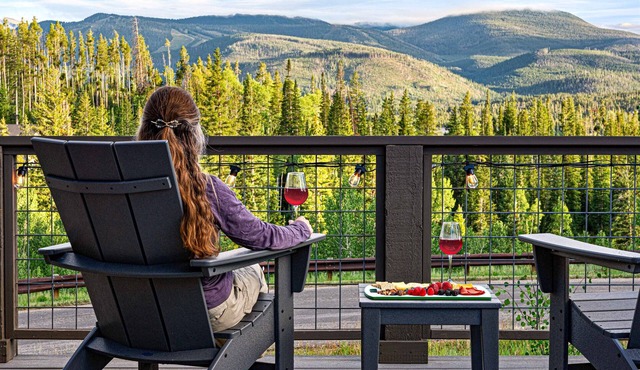 Views, Trails, Hot Tub & Fire Pit, 10 min to Skiing at WP Resort