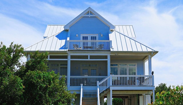 VIEWS VIEWS VIEWS! BEACHFRONT 4 Bdrm Home. Pvt Boardwalk to Beach. Golf cart!