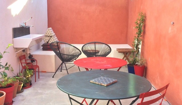 VIGNERONNE WITH TERRACE IN THE HEART OF MEZE NEAR THE HARBOR AND BEACHES