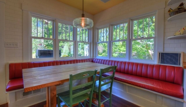 Viking House - Walk to campus!