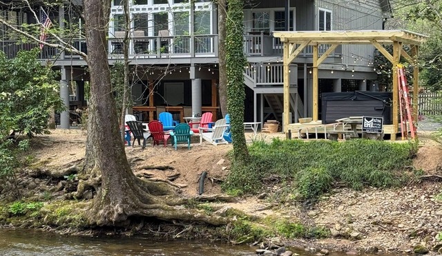 Viking River Retreat | Hot Tub & Fire Pit | Riverfront | Walk to Town