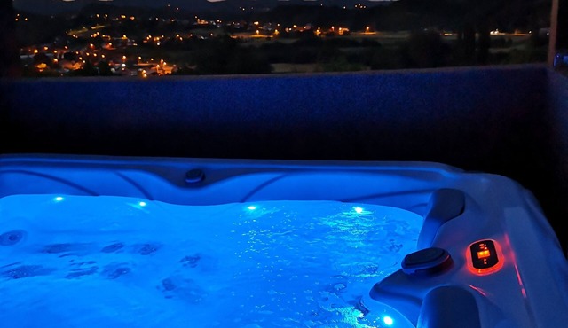 Viksa with Hot Tub