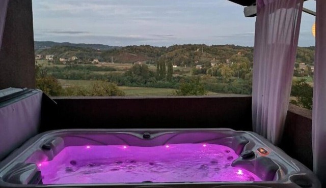 Viksa with Jacuzzi sleeps 2