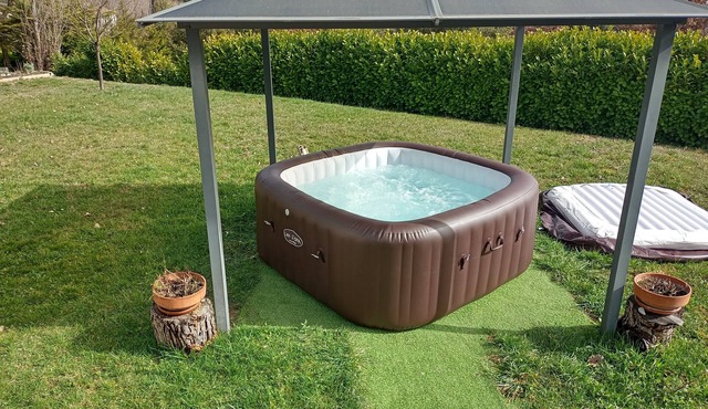 Villa au Cœur du Luberon Récente et Bien Équipée