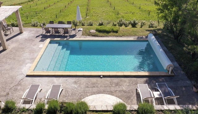 Villa for 10 people, private pool, garden not overlooked