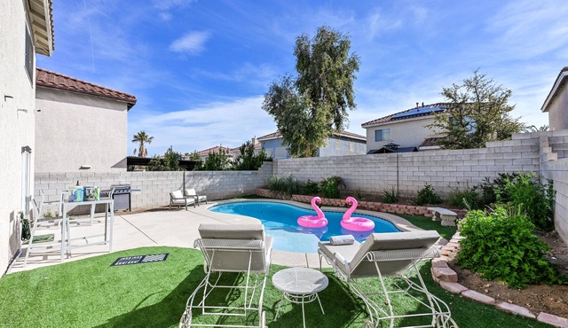 Vila Amor- Pool, Games and Ultimate Vegas Vibes