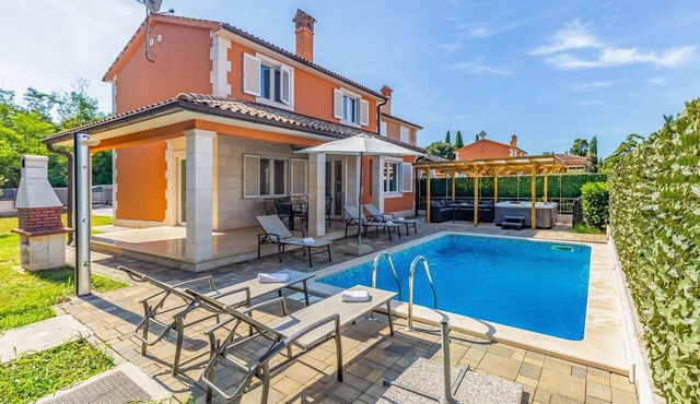Vila Lotus 13k by Istrabook