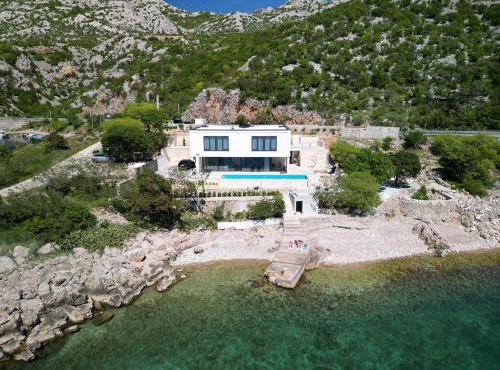 Vila Marita Private Seafront Estate